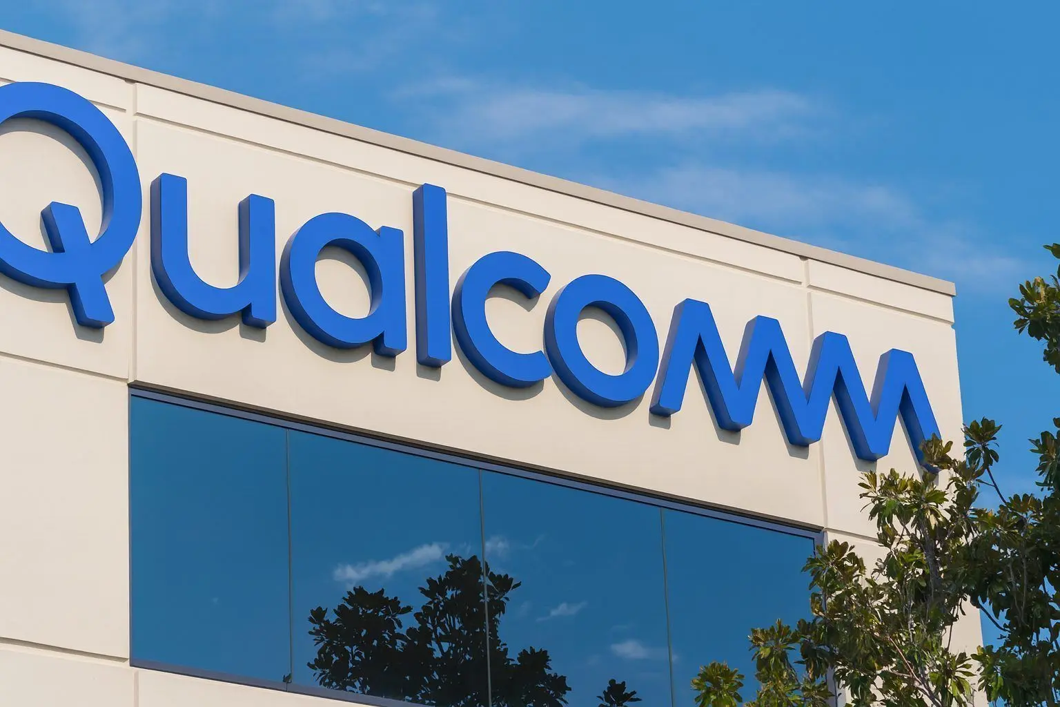 Qualcomm (QCOM) Stock News: AI Chip Breakthroughs, Ventana Deal and 2026 Outlook After November 21 Pivot