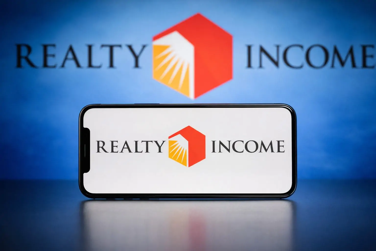 Realty Income (O) Stock Update: Monthly Dividend REIT Faces Year-End Rates Test as Wall Street Eyes Next Session