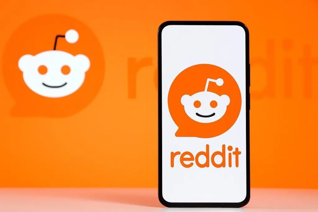 Reddit (RDDT) Stock Jumps on AI Licensing and Q3 Earnings Momentum – Is There Still Upside After a 97% Rally?