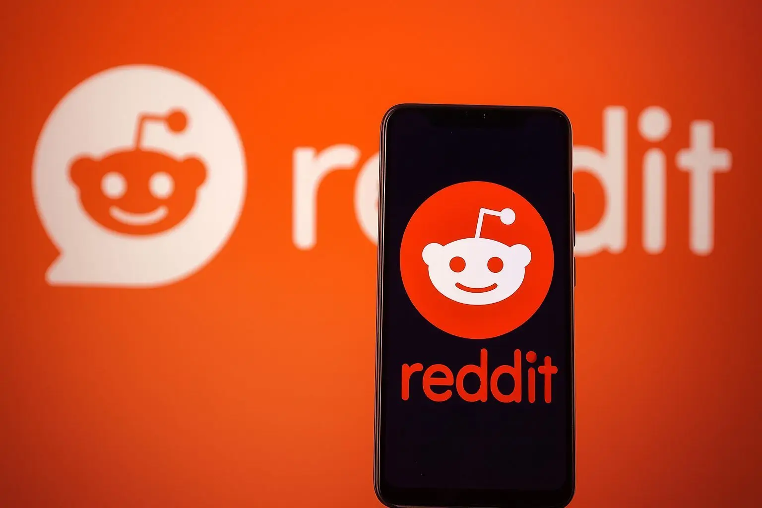 Reddit (RDDT) Stock Today – December 8, 2025: AI Data Goldmine, r/popular Shake‑Up and What Analysts Expect Next