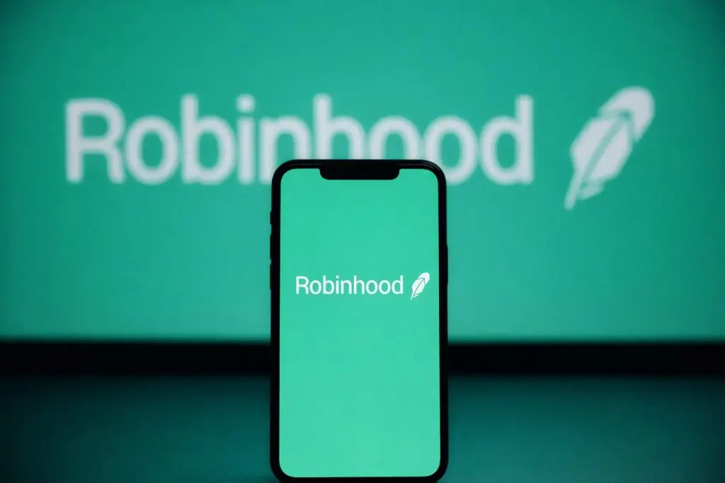 Robinhood stock slips into year-end after December trading snapshot; Barclays flags Q4 risk