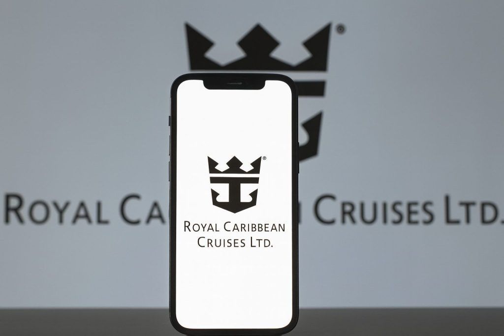 Royal Caribbean Stock (RCL) Surges on $2B Buyback and $1 Dividend: News, Forecasts and Analyst Views for Dec. 12, 2025