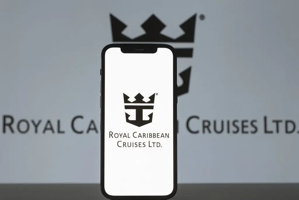 Royal Caribbean Stock (RCL) Surges on $2B Buyback and $1 Dividend: News, Forecasts and Analyst Views for Dec. 12, 2025