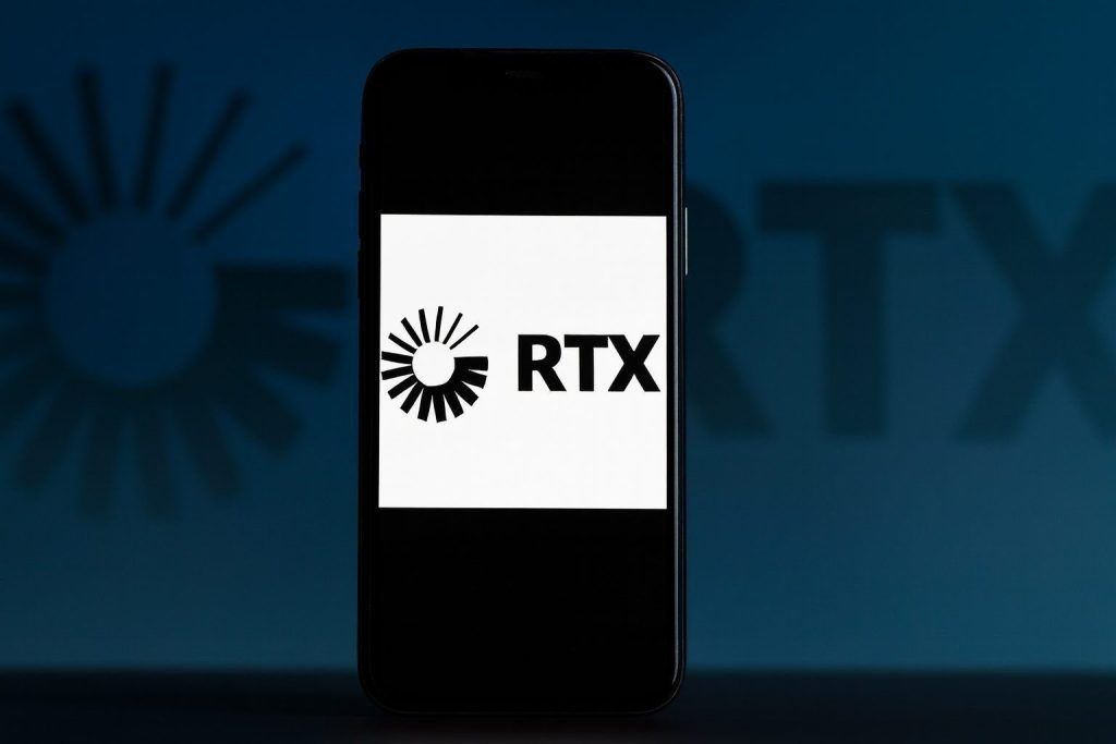 RTX stock snaps losing streak near a 52-week high — what to watch before Monday’s open