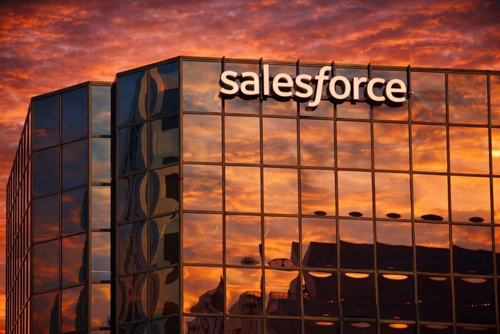 Salesforce (CRM) Stock Update: Shares Hold Near $266 Into the Weekend as AI Forecasts, Analyst Targets, and Year-End Trading Set the Tone
