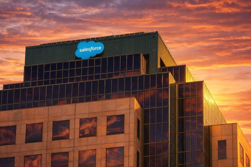 Salesforce Stock (NYSE: CRM): Key News, Analyst Forecasts, and What to Watch Before the U.S. Market Opens on Dec. 22, 2025