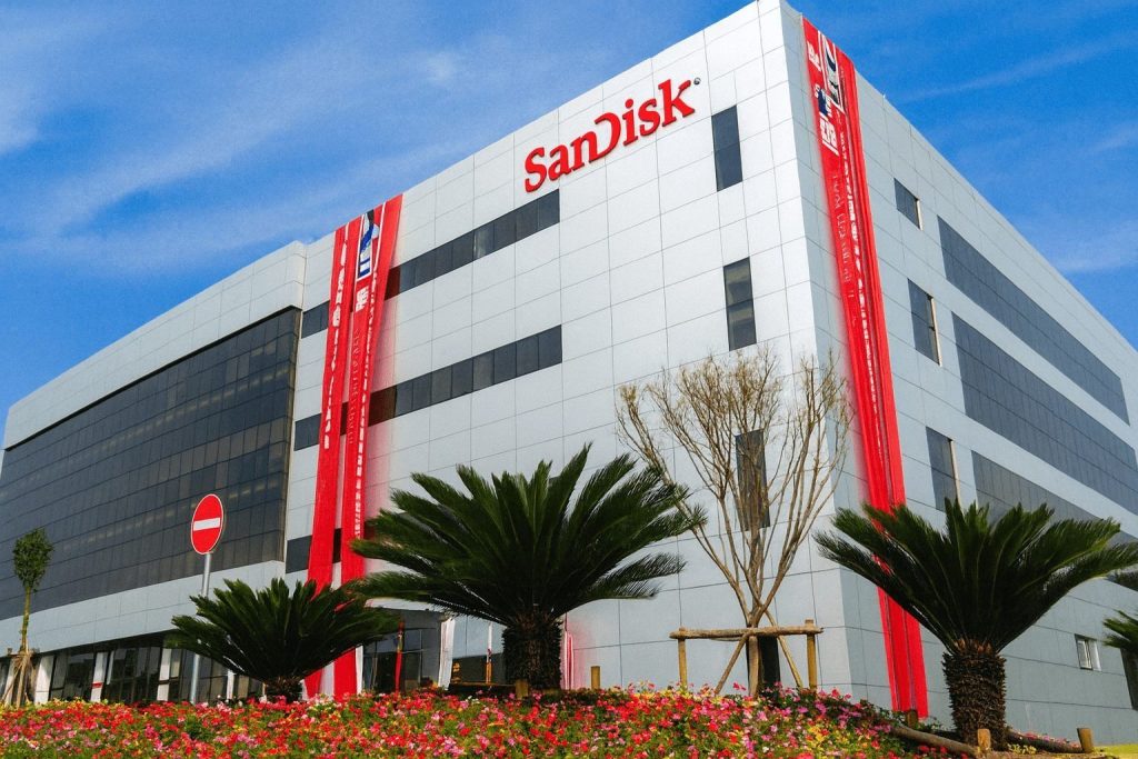 SanDisk (SNDK) Stock After Hours on December 11, 2025: Analysis, Forecast and What to Know Before the December 12 Open