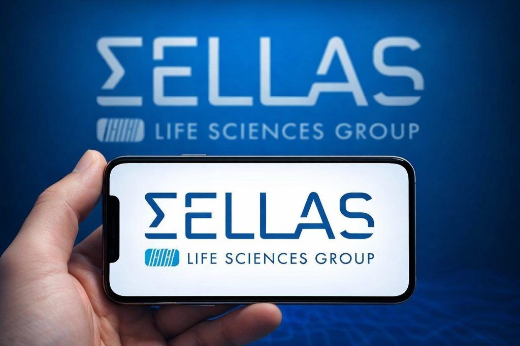 SELLAS Life Sciences (SLS) Stock Update: ASH 2025 Data, REGAL Trial Countdown, Analyst Targets, and Key Risks (Dec. 23, 2025)