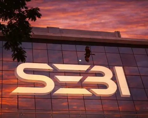 Sensex Today, Nifty Today (Dec 18, 2025): Benchmarks Turn Flat After Early Dip; IT and Financials Support; SEBI Fee Revamp Lifts AMCs; Ola Electric Hits Fresh Low