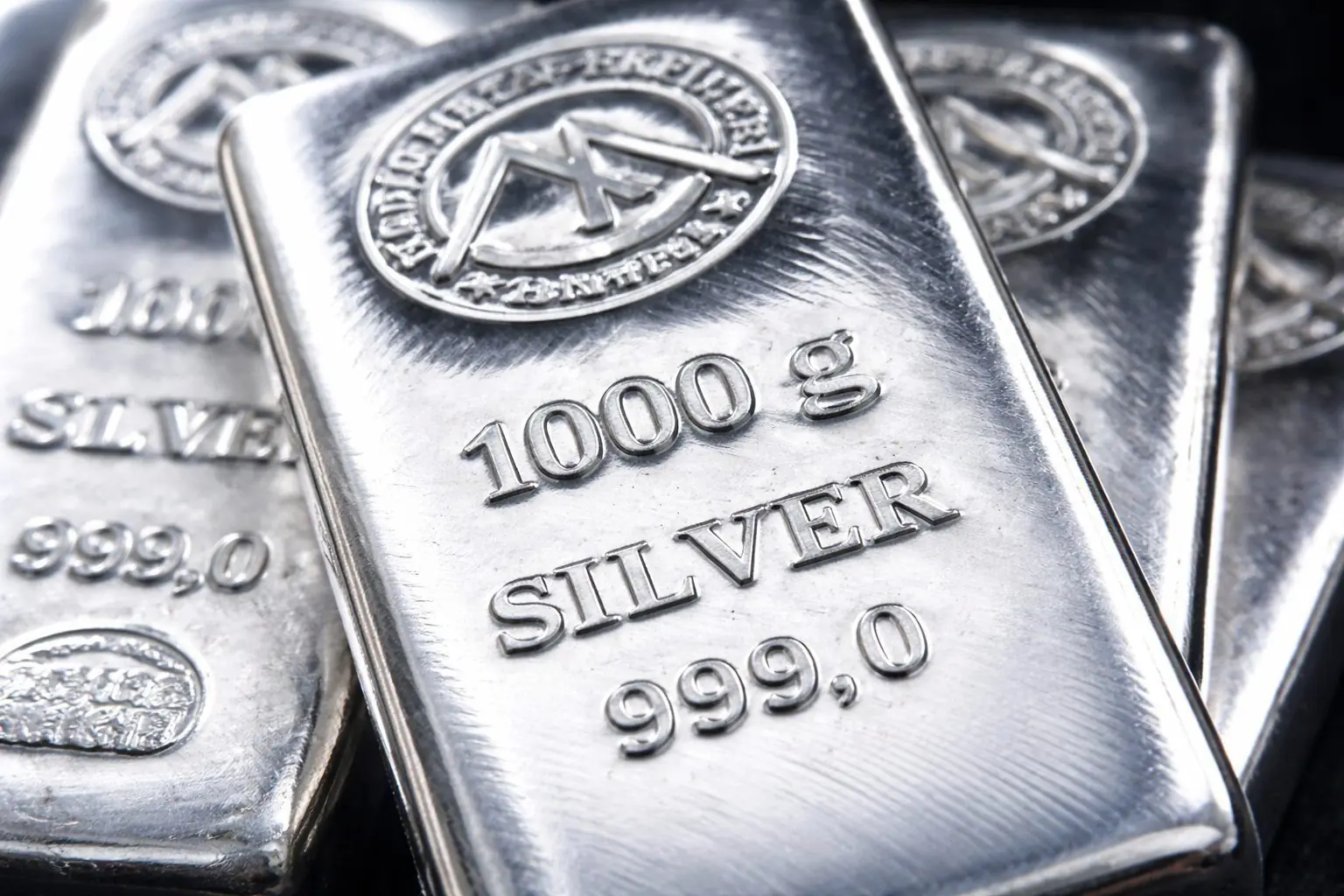 Silver Price Hits Fresh Records Above $76 as Wall Street Hovers Near Highs: News, Forecasts, and What to Watch Next