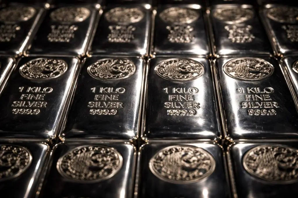 Silver Price Today (Dec. 20, 2025): XAG/USD Near Record Highs Around $67 as Supply Tightness and Fed Cut Bets Drive 2026 Forecasts