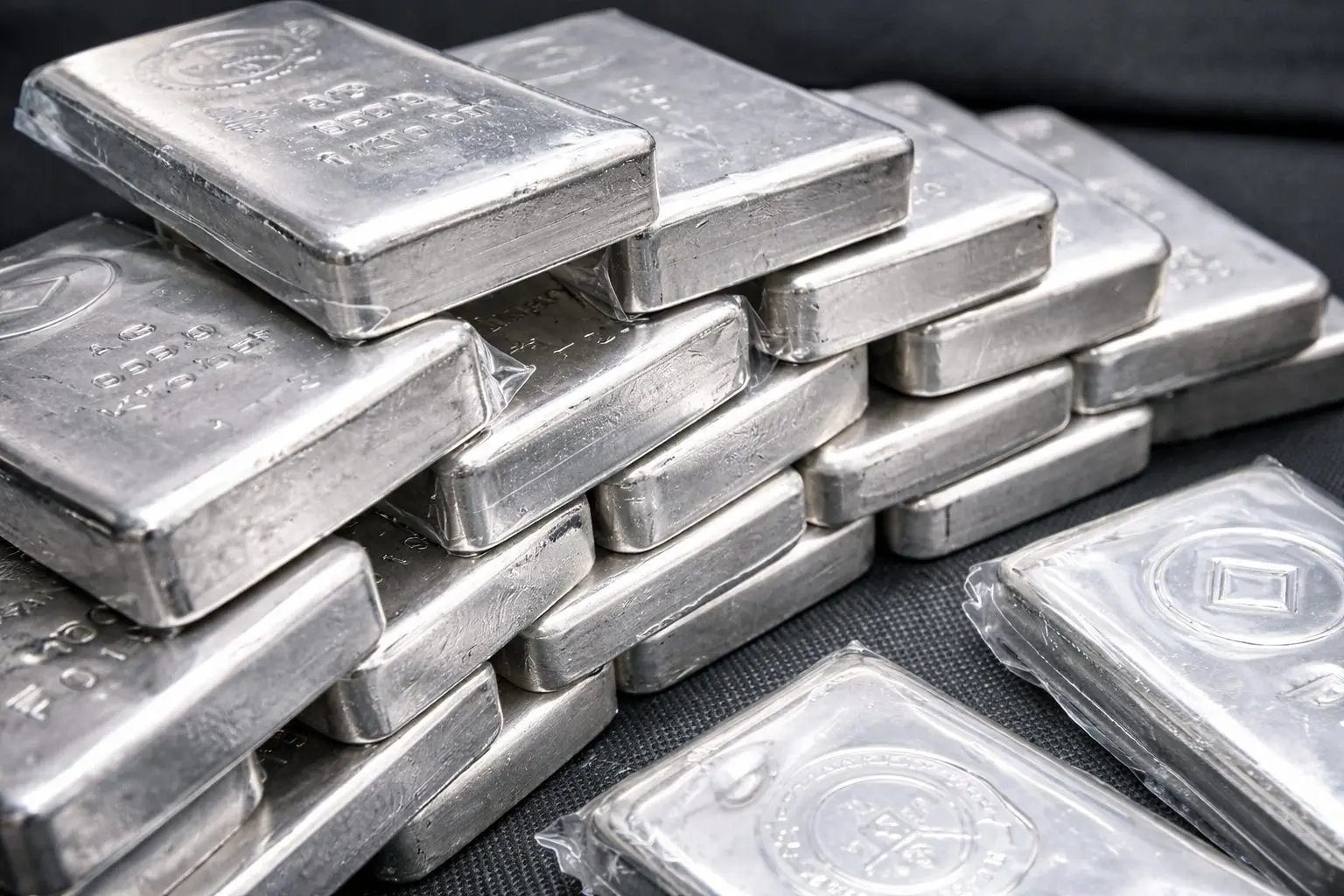 Silver Price Today (Dec. 23, 2025): XAG/USD Flirts With $70 as Safe‑Haven Demand Fuels Another Record Run