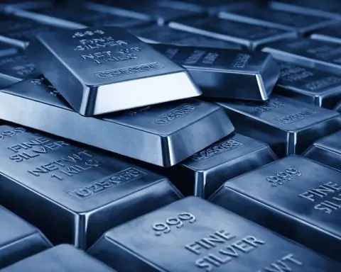 Silver Price Today: Silver Hits Record High Near $69 as Fed Rate-Cut Bets and Safe-Haven Demand Power the Rally (22.12.2025)