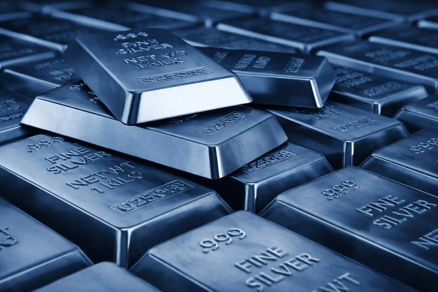 Silver Price Today: Silver Hits Record High Near $69 as Fed Rate-Cut Bets and Safe-Haven Demand Power the Rally (22.12.2025)