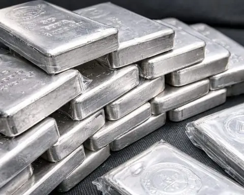 Silver Prices Hit Record High Above ₹1.95 Lakh/kg as Gold Jumps: What’s Driving the Bullion Rally on 11 December 2025?