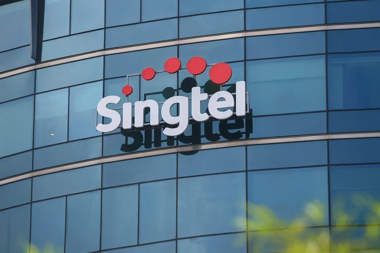 Singtel (SGX: Z74) After a 50% Rally: Latest News, Earnings, Analyst Targets and Risks as of 5 December 2025