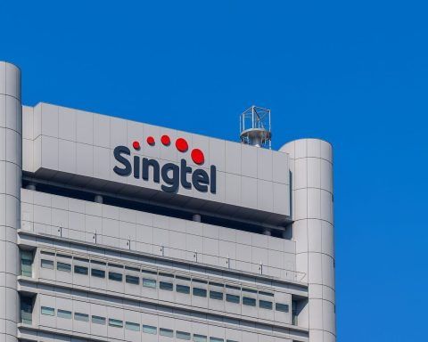 Singtel stock slides as 50Gbps fibre trial spotlights spend-and-growth questions