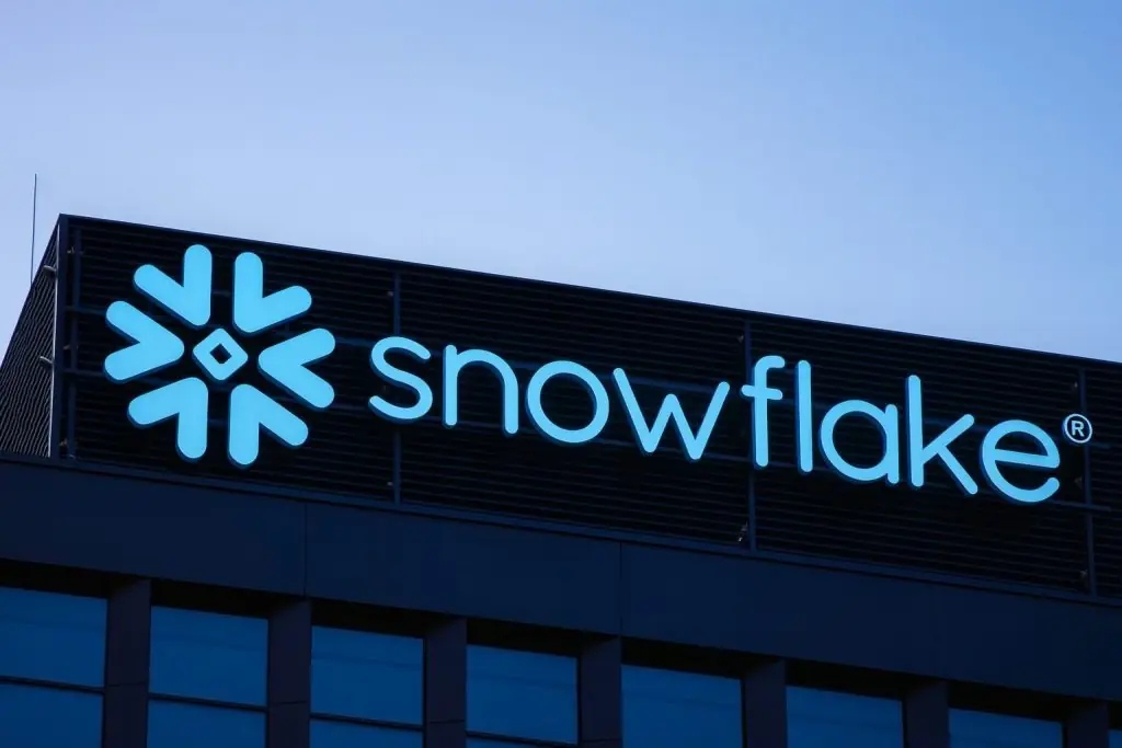 Snowflake (SNOW) Stock Falls After Q3 Beat: AI Deals, Analyst Targets and Outlook as of December 5, 2025