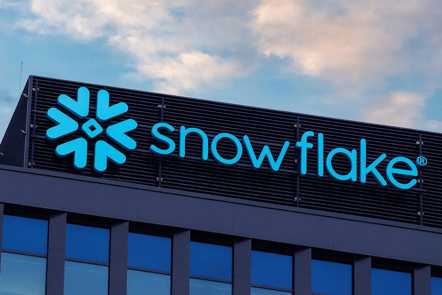 Snowflake (SNOW) Stock on December 6, 2025: Earnings Shock, AI Partnerships and Fresh Price Targets