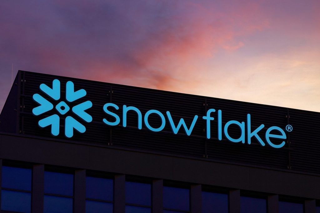 Snowflake (SNOW) Stock Outlook After November 21, 2025: AI Deals, Legal Risks and Price Targets to 2030