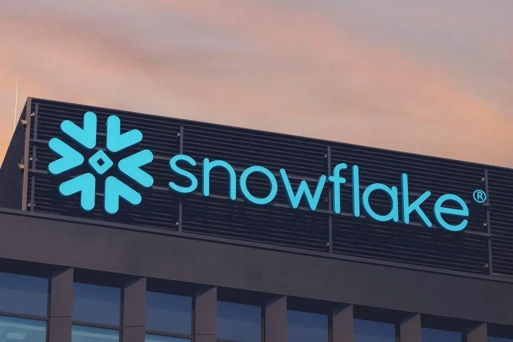 Snowflake Stock (SNOW) After Hours on Dec. 23, 2025: Observe Acquisition Talks, Insider Filings, and What to Know Before the Dec. 24 Open