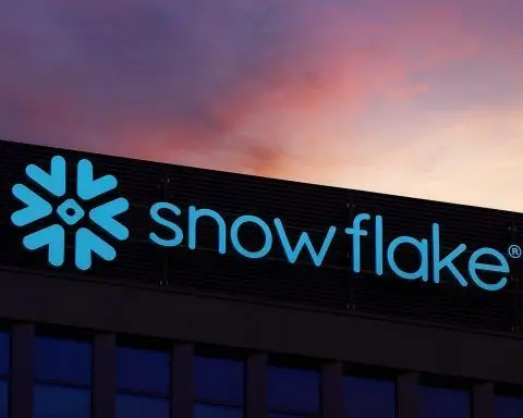 Snowflake Stock (SNOW) After Hours on December 10, 2025: AI Hype, Slowing Growth and What to Watch Before the December 11 Open