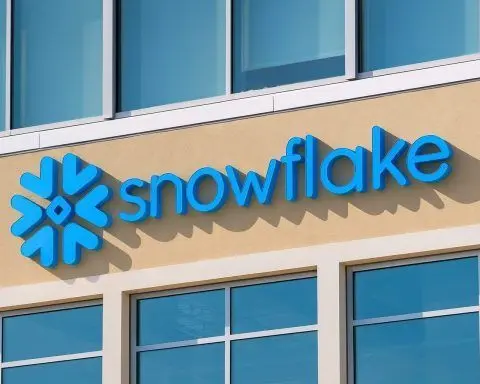 Snowflake Stock (SNOW) After Hours on December 9, 2025: Insider Sales, Ataccama Deal and What to Watch Before the December 10 Open