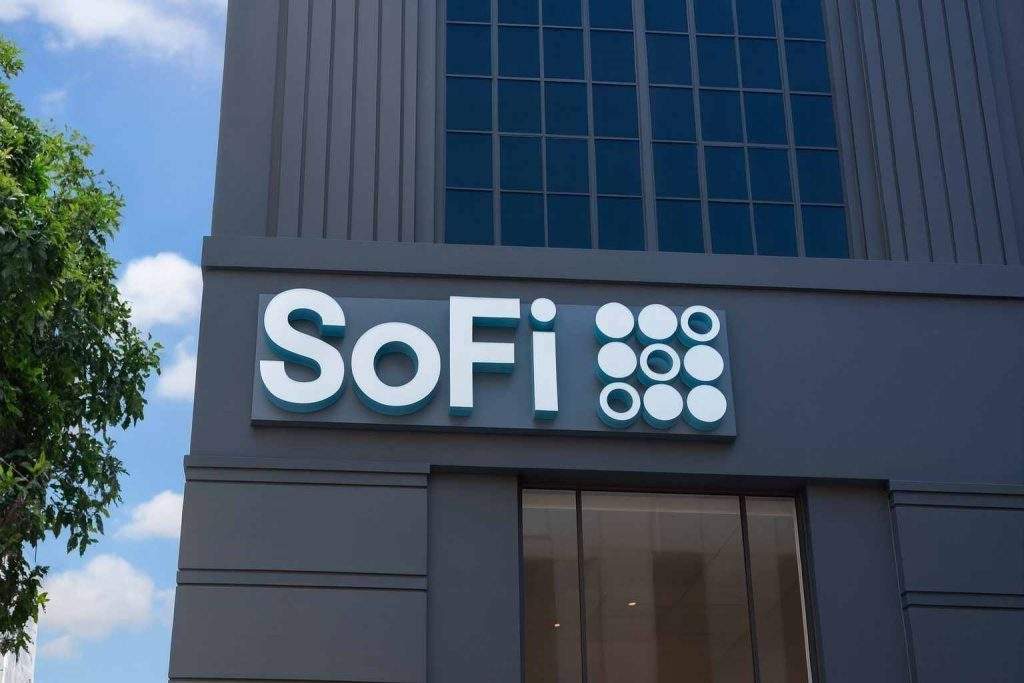 SoFi Stock Price Falls Today as Oil Near $100 Revives Rate Fears