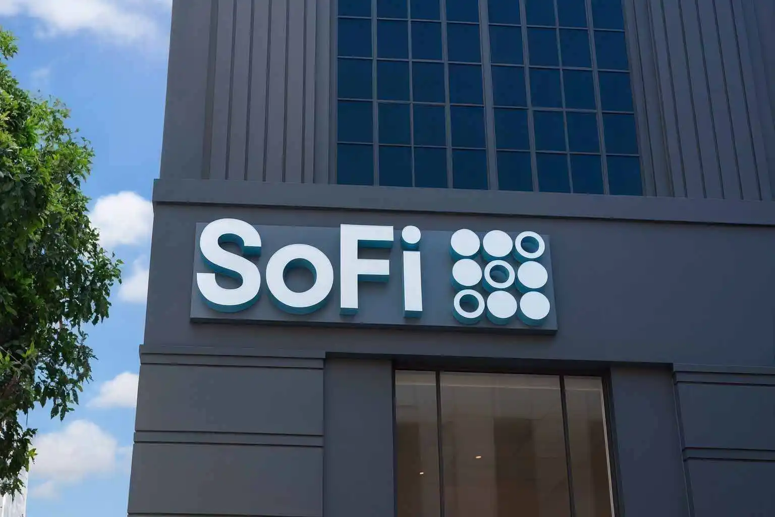 SoFi Stock Price Falls Today as Oil Near $100 Revives Rate Fears