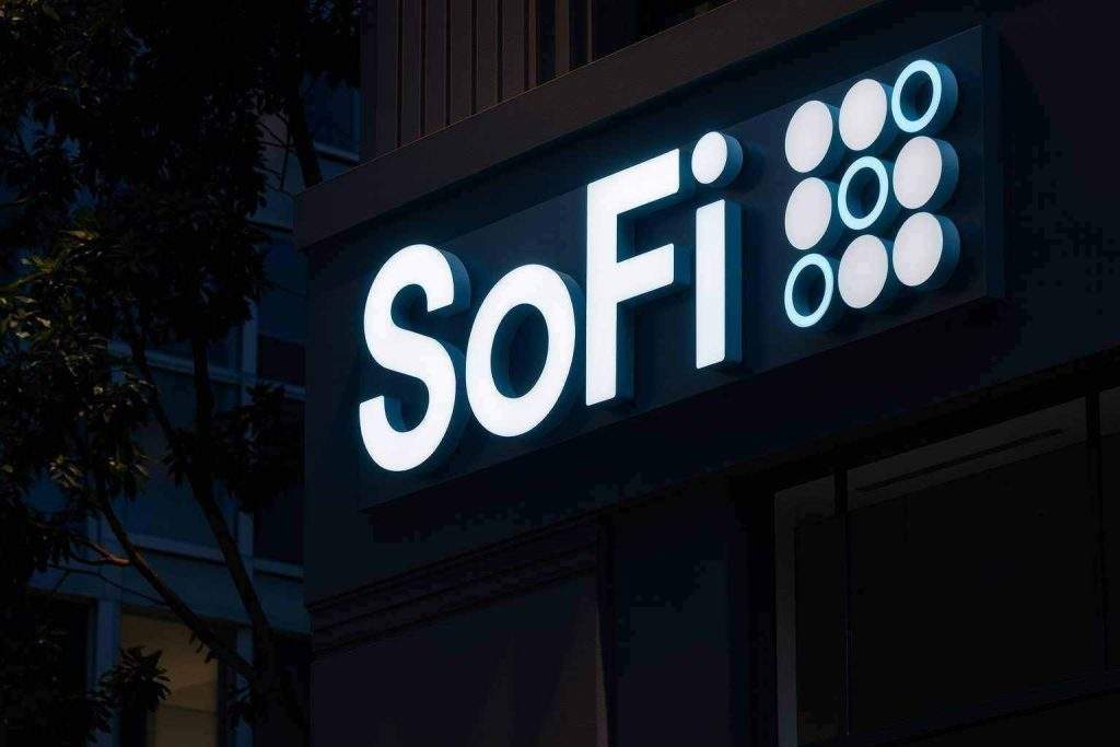 SoFi Stock Runs Toward a Make-or-Break Earnings Test After a Volatile Week