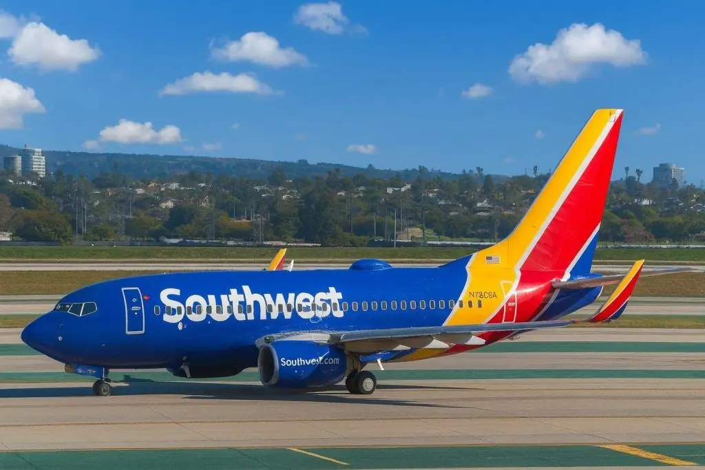 Southwest Airlines (LUV) Stock Hits 52‑Week High Even as 2025 Profit Outlook Is Cut