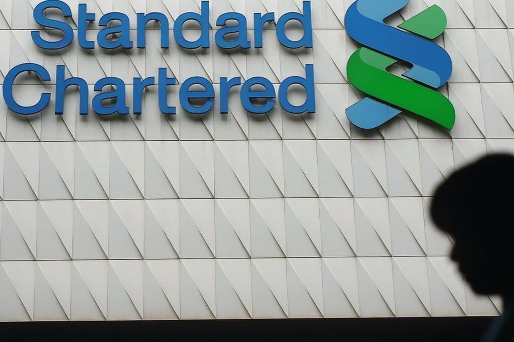 Standard Chartered PLC Stock (LSE: STAN) Near 52-Week High on Buybacks and Upgrades—But Regulators and Fraud Probe Add New Risk