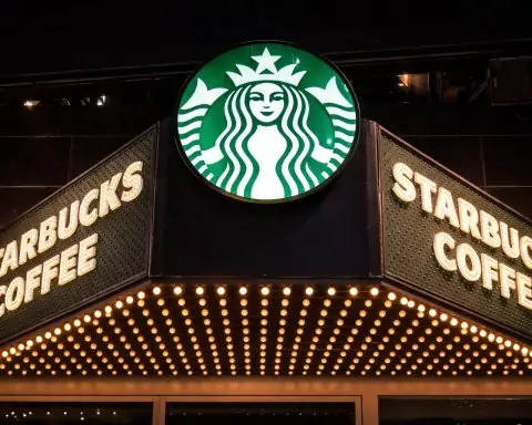 Starbucks Stock (NASDAQ: SBUX) Weekend Update: CEO Turnaround Headlines, Labor Risk, and What to Watch Before Monday’s Open