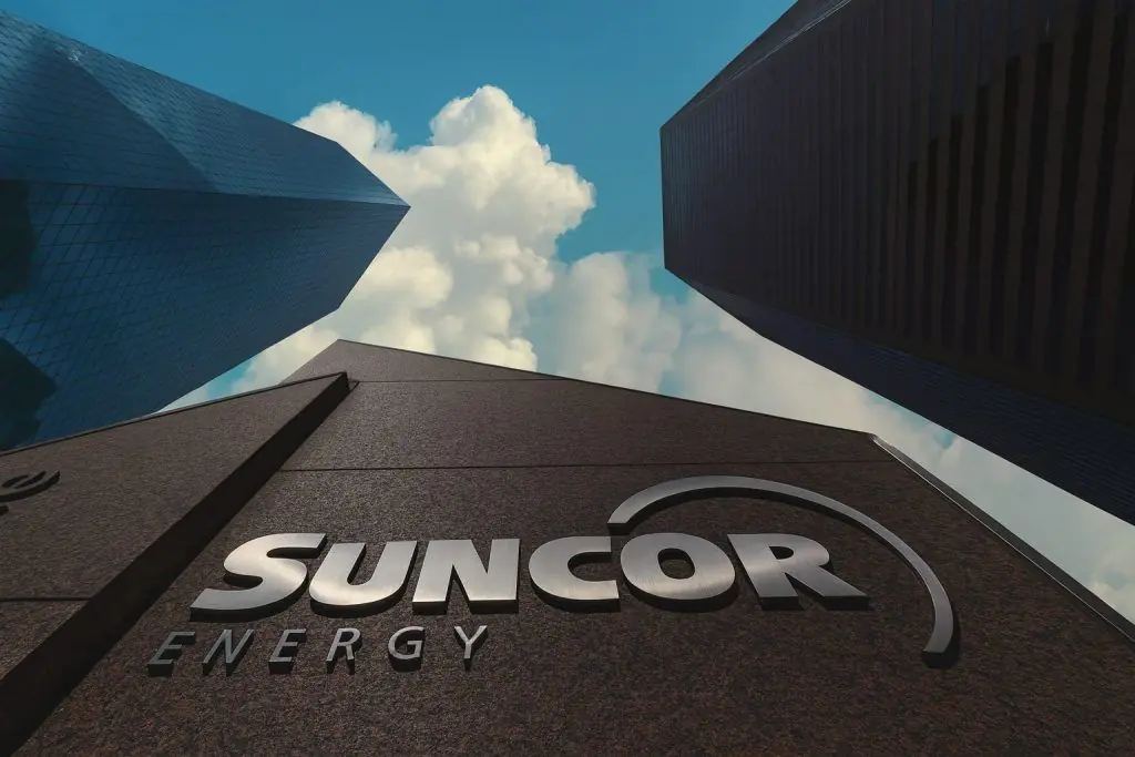 Suncor Energy (SU) Stock: Dividend Hike, Q3 2025 Beat and Analyst Outlook as of December 3, 2025