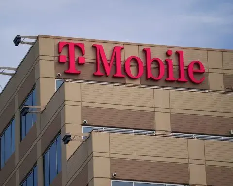 T-Mobile (TMUS) Stock Outlook After the November 21 Downgrade: Price War Fears, 5G Growth and a Bigger Dividend