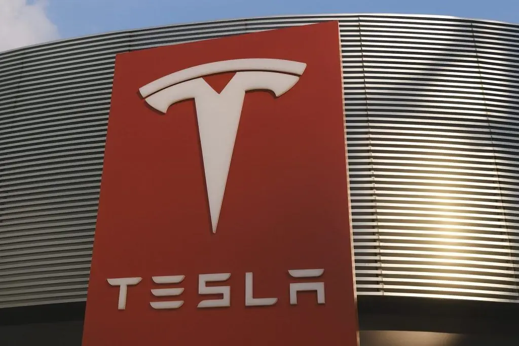 Tesla Stock on December 1, 2025: Europe Slumps, Michael Burry Sounds the Alarm and Wall Street Resets Its Forecasts