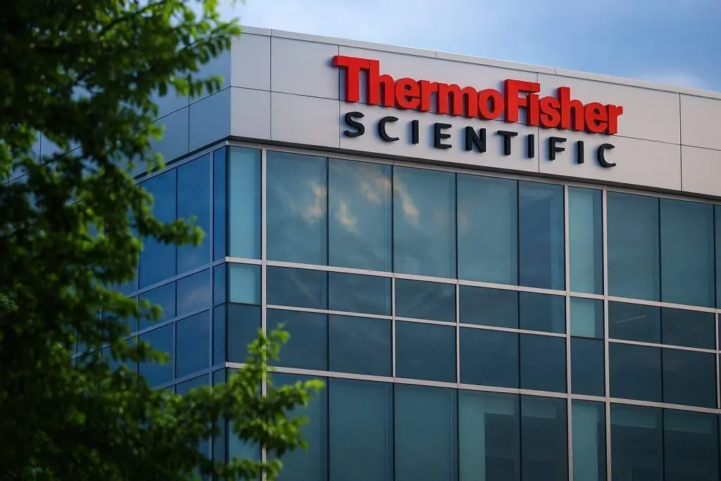 Thermo Fisher Scientific (TMO) Stock on 1 December 2025: HSBC Upgrade, Insider Moves, Buyback and 2026–2030 Forecasts