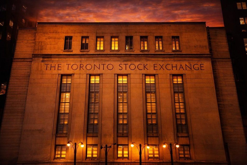 Toronto Stock Exchange Outlook: TSX Reopens Monday With Oil Sliding, Precious Metals Surging, and Year-End Liquidity Thin