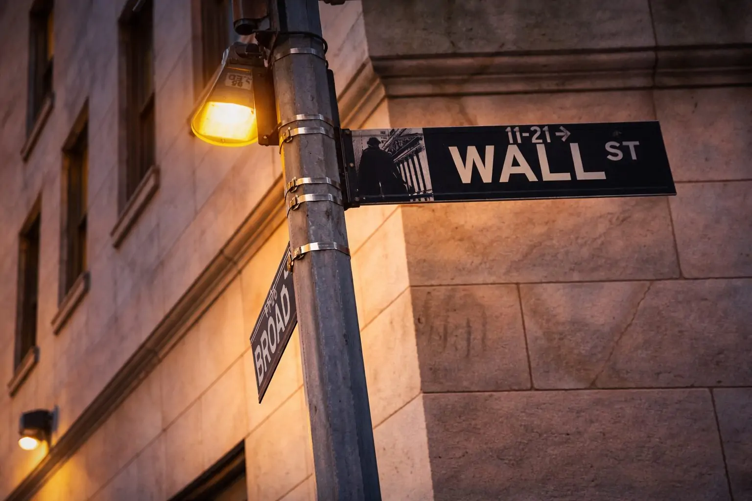 U.S. bankruptcies hit a 15-year high as Trump tariffs and high rates squeeze companies