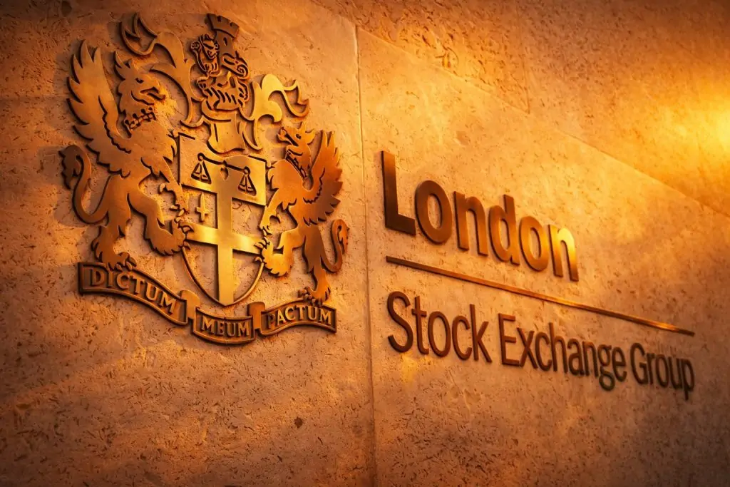 UK Stock Market Today (24 December 2025): FTSE 100 Slips in Christmas Eve Trade as BP’s Castrol Sale and SolGold Takeover Lead Headlines