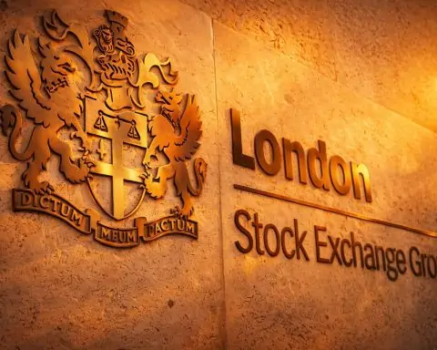 UK Stock Market Today (24 December 2025): FTSE 100 Slips in Christmas Eve Trade as BP’s Castrol Sale and SolGold Takeover Lead Headlines