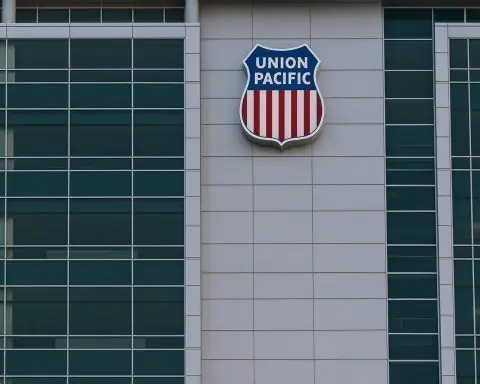 Union Pacific (UNP) Stock on December 1, 2025: Merger Risks, Dividend Strength and Wall Street’s 2026 Price Targets