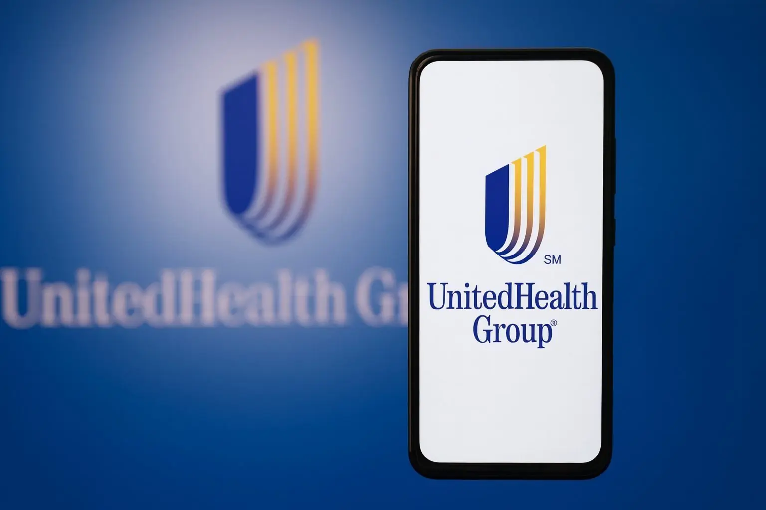 UnitedHealth (UNH) stock slips as House sets CEO hearing and Senate deadline looms