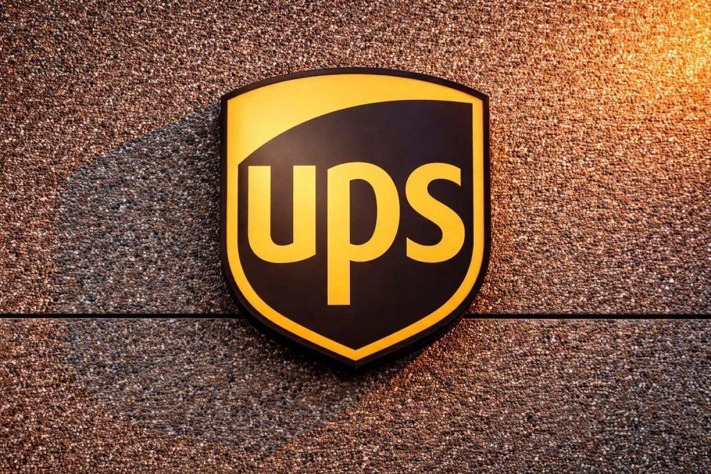 UPS Stock Outlook for 2026: 6.5% Dividend, Cost Cuts, Rate Hikes—and the Biggest Risks in the Next Year