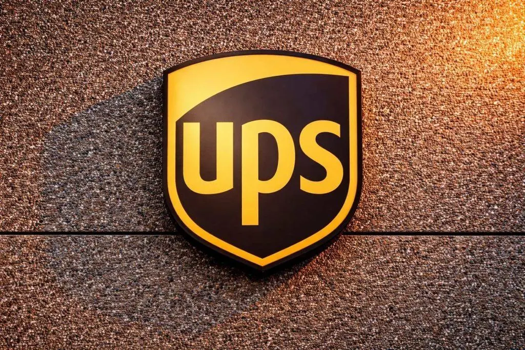 UPS Stock Outlook for 2026: 6.5% Dividend, Cost Cuts, Rate Hikes—and the Biggest Risks in the Next Year