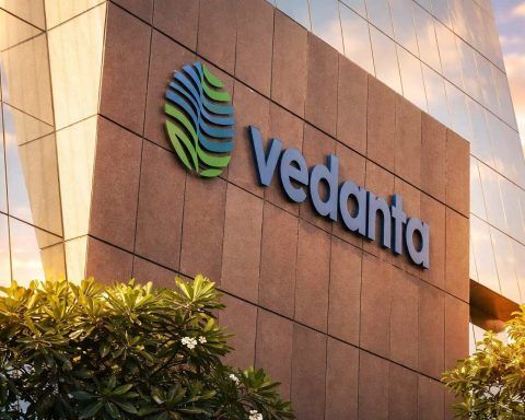 Vedanta share price ends near a 52-week high — what traders will watch on Monday