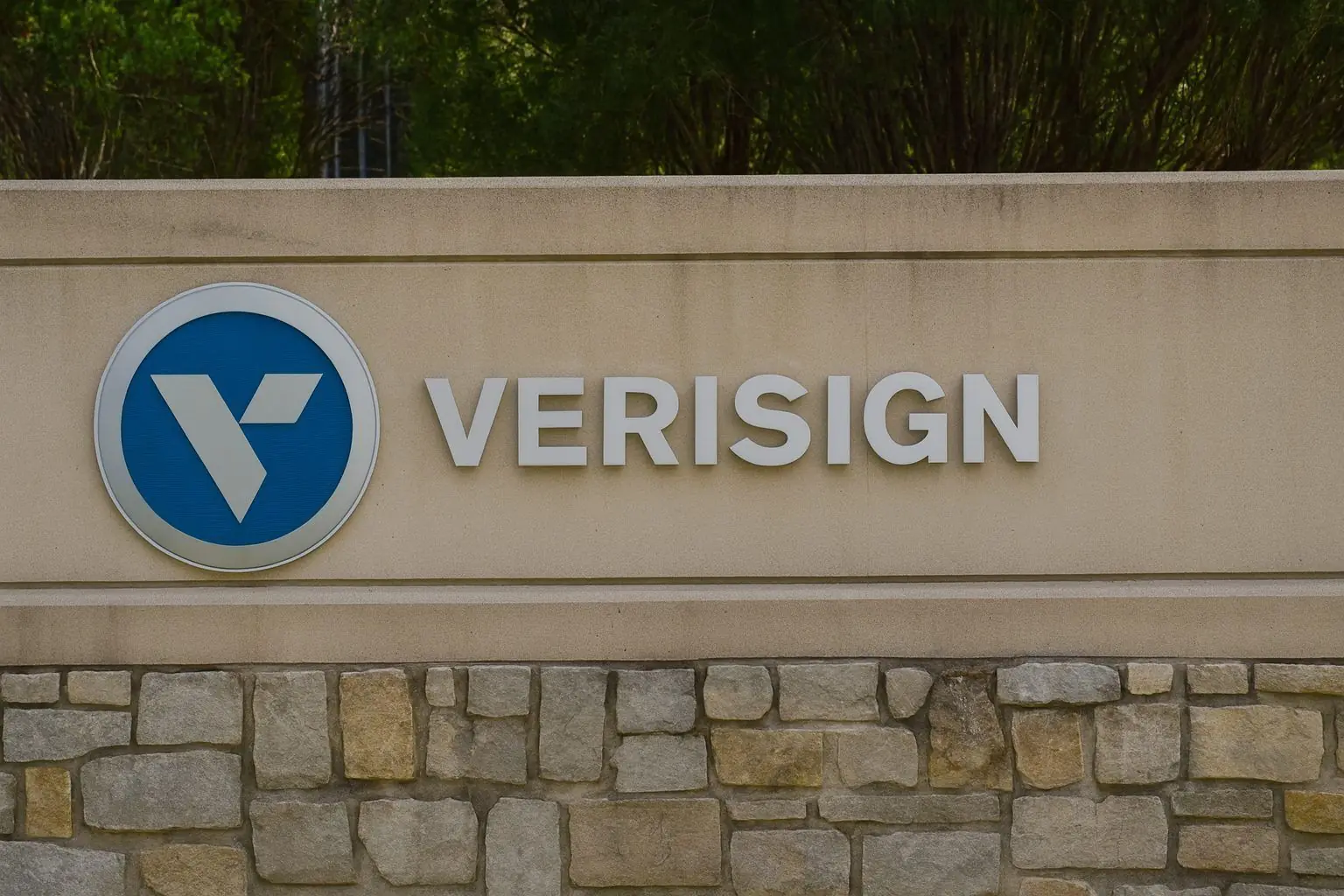 VeriSign (VRSN) Stock Outlook Before the December 1, 2025 Open: Price, Latest News and Analyst Forecasts