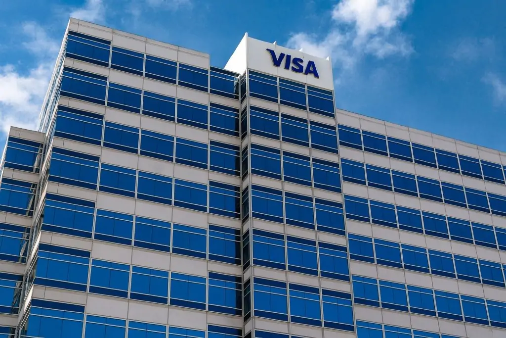 Visa Stock (NYSE: V) Today: Stablecoin Advisory Launch, Dubai Travel Push, and Wall Street’s 2026 Outlook (Dec. 15, 2025)