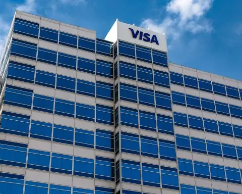 Visa Stock (NYSE: V) Today: Stablecoin Advisory Launch, Dubai Travel Push, and Wall Street’s 2026 Outlook (Dec. 15, 2025)