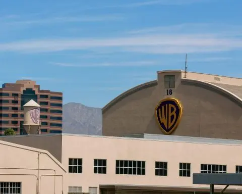 Warner Bros. Discovery, Inc. – Series A (WBD) Stock on December 9, 2025: Netflix vs. Paramount Skydance Takeover War, Analyst Downgrades and Fresh Price Targets